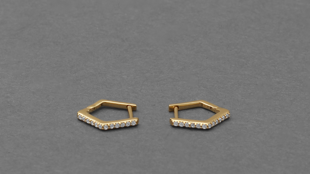 Minimalist jewelry manufacturer