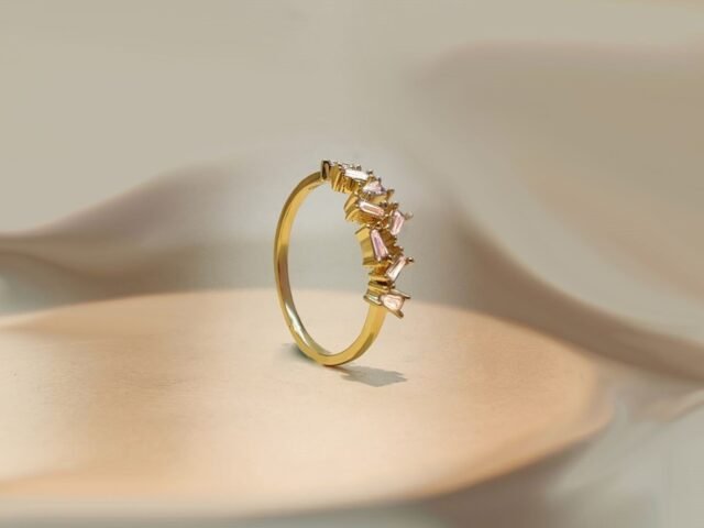 Diamond Studded Gold Ring
